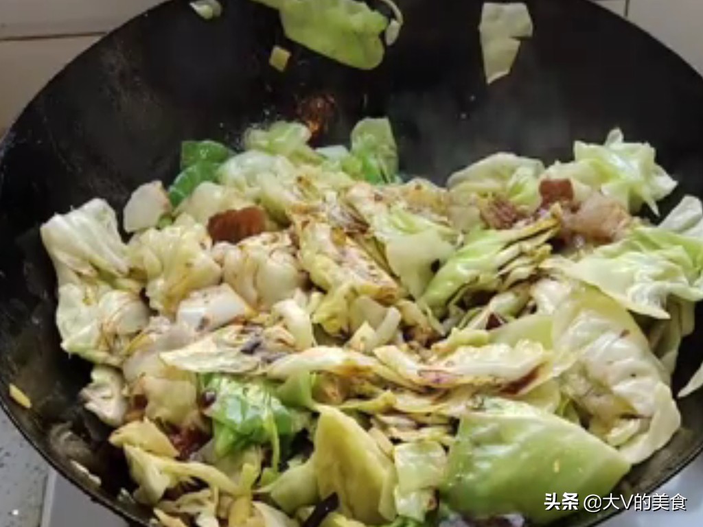 炒包菜不变色的妙招,炒包菜不熟怎么办