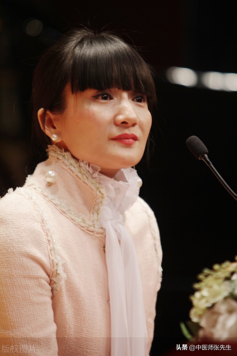 王熙凤在红楼梦中都害死过哪些人,红楼关于王熙凤的事情有哪些