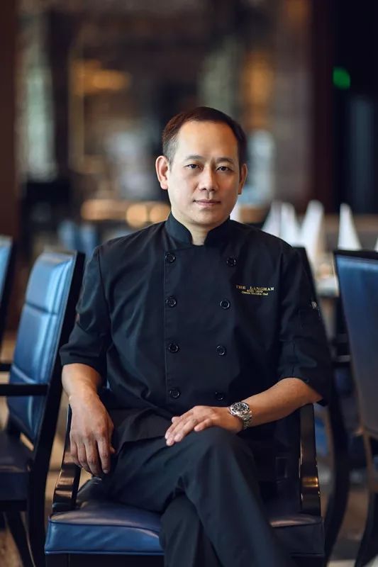 在唐阁，不止有难忘的美食体验，更有43层才能触及的海口绝美风景