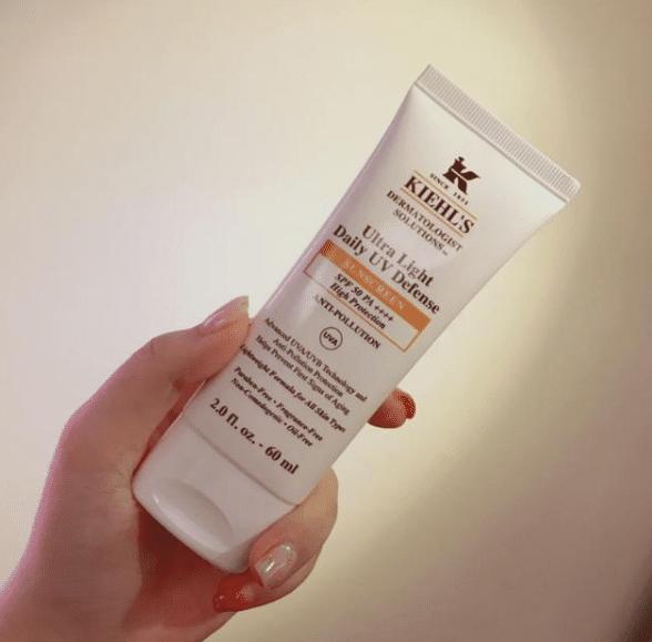 哪种防晒霜不油腻清爽好用,哪种防晒霜清爽不油腻又好用