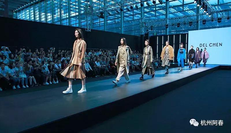 超百图再现2018年服装圈内那三十道靓丽风景……