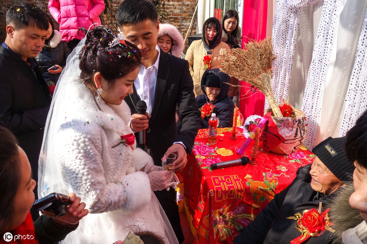 白事司仪全套主持词完整版,女方答谢司仪主持词完整版