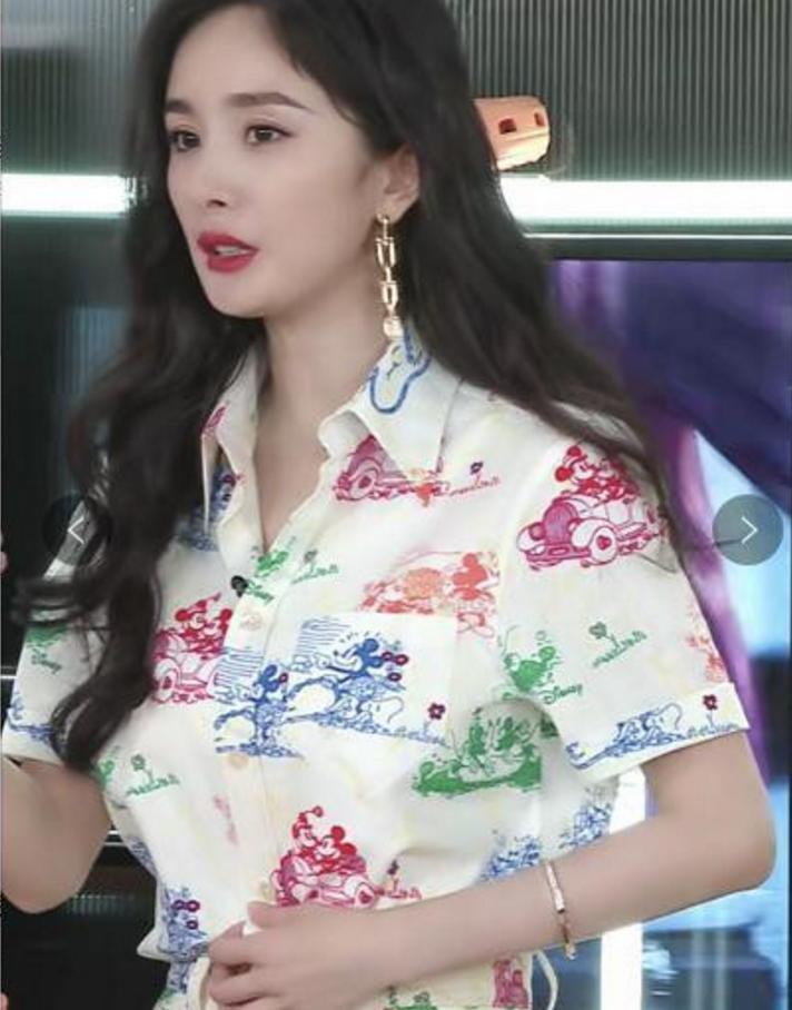 杨幂在李佳琦直播间测腿围,杨幂做客李佳琦直播间现场量腿围