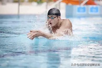 初学者如何学好蛙泳的技巧,抬头蛙泳如何快速入门