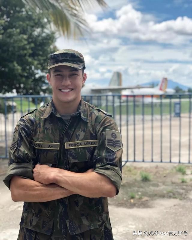 “巴西吴彦祖”爆红网络，帅气颜值不输本尊，完美身材叫板彭于晏