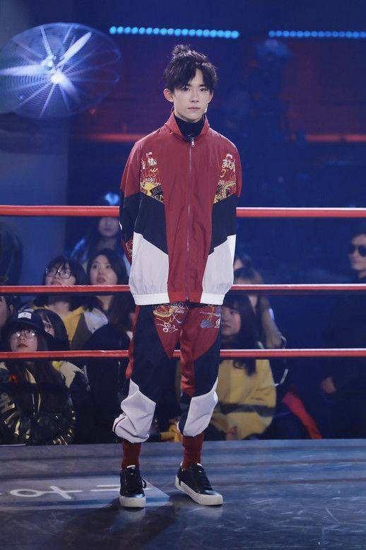 易烊千玺一个人的精彩视频,易烊千玺一个人综艺节目