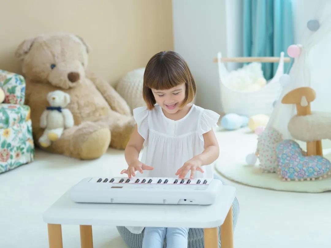 雅马哈出了台400元的电子琴！小孩、大人弹得停不下来