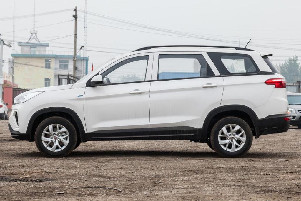 五菱宏光经典款国六1.5,五菱宏光经典款国六1.5测评