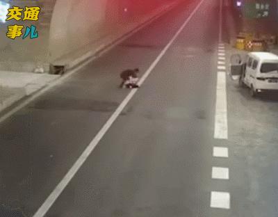 情侣马路上吵架被撞死司机怎么判,情侣在马路中间吵架女生被撞身亡