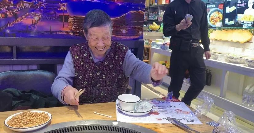 结婚28周年纪念日送什么花,结婚28周年纪念日