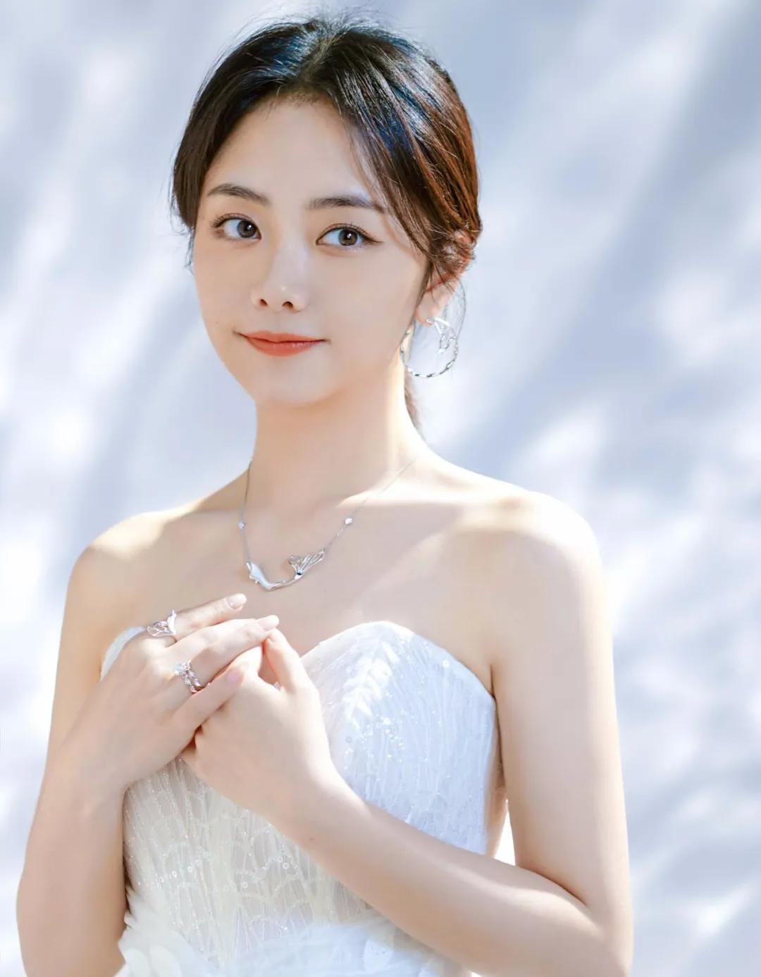 你的五官看起来很好画,你的五官是什么风格