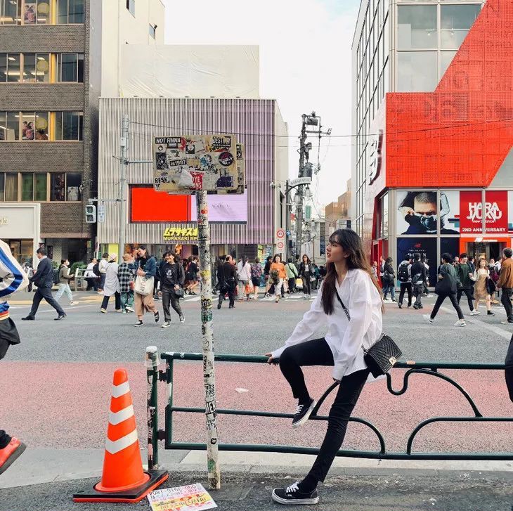 欧阳娜娜宋祖儿穿的潮流牌子,宋祖儿匡威