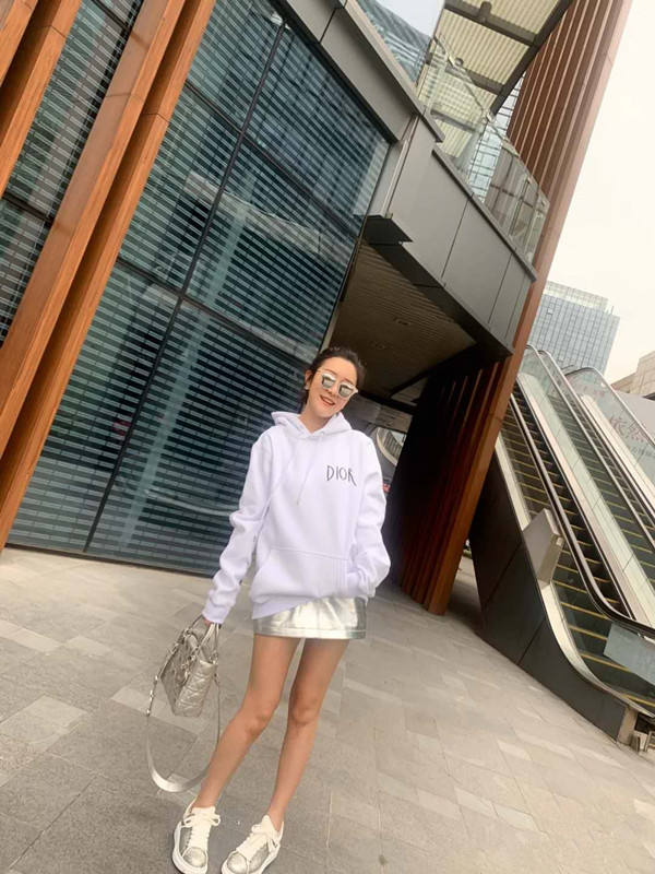 这才是真正时髦又实用的黑白灰,黑白灰银灰三色搭配好看吗