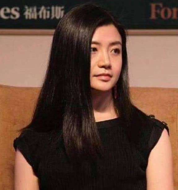 马云背后操盘手，女版“巴菲特”三顾茅庐请到手，三月狂赚138亿