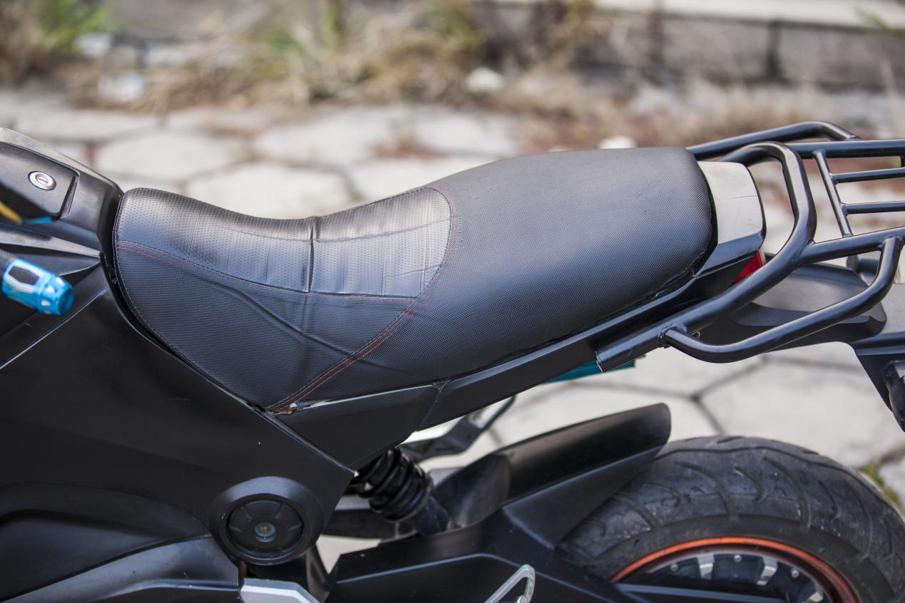 孤独夜里男孩的唯一陪伴，小厂电摩也有的情怀槽车详聊小猴m3！