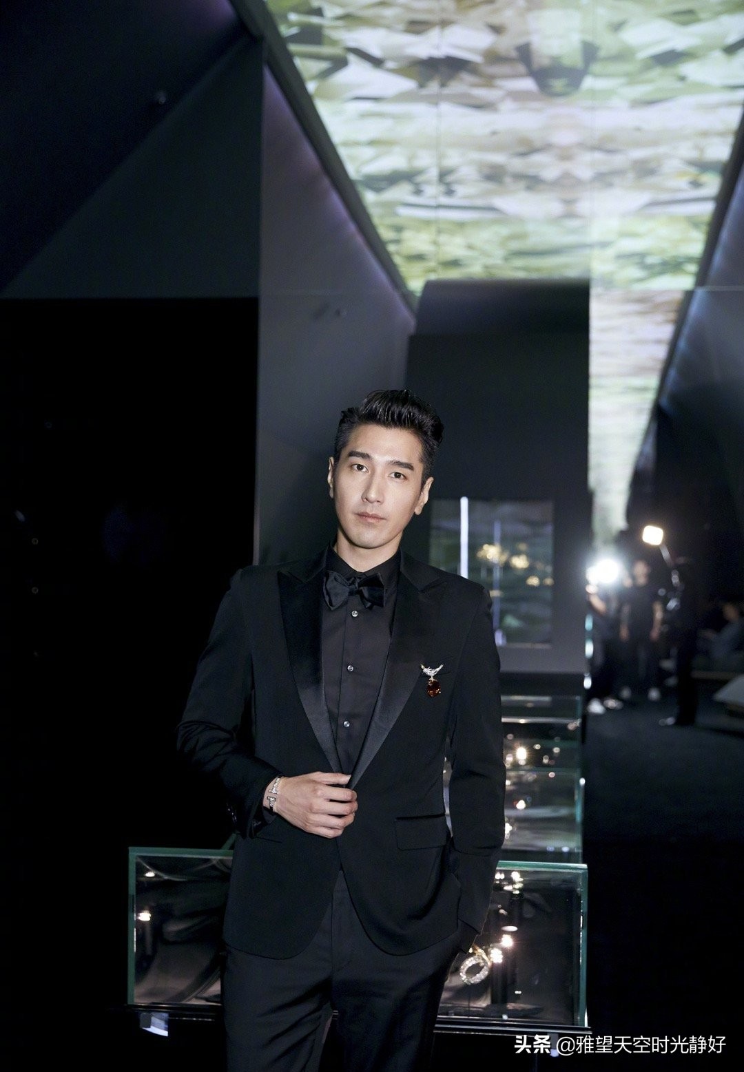 痞帅风男明星壁纸黑色,黑色西装壁纸