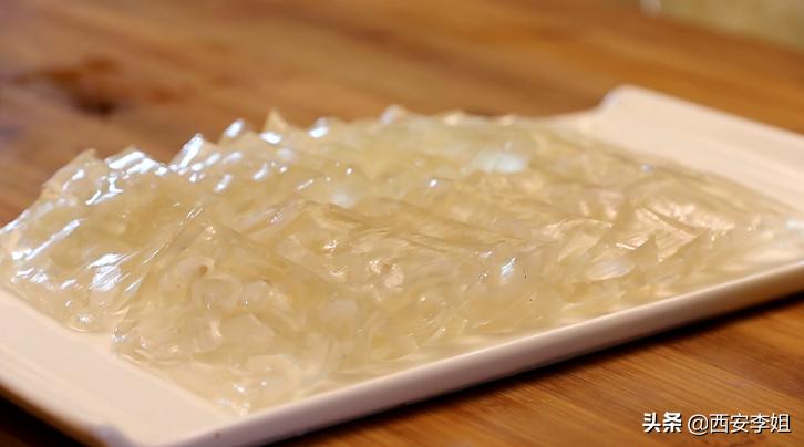 水晶冻肉的熬制方法,制作好的水晶肉冻怎么吃