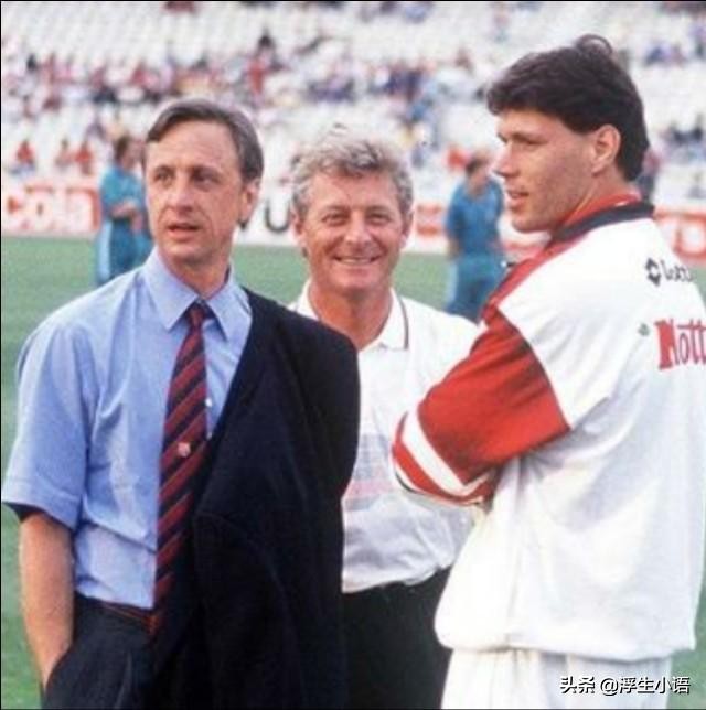 支点中锋踢前腰,足球支点中锋的位置和打法