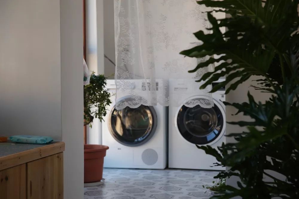 用水泥砌橱柜,用粘土做迷你橱柜