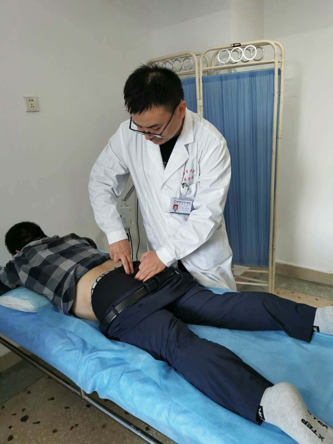 屁股尖疼是怎么办,屁股尖骨头疼痛怎么办