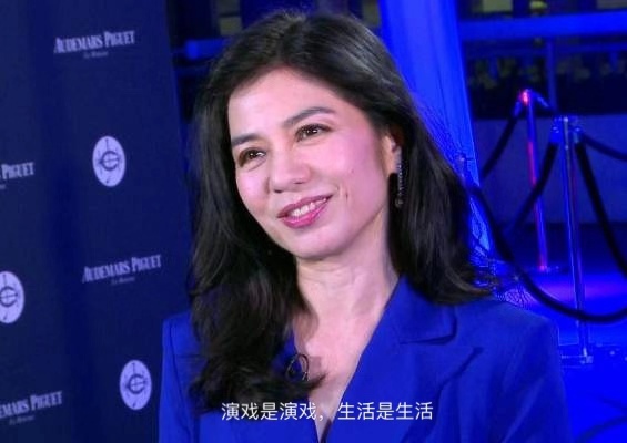 再红红不过,红姑和钟楚红的视频