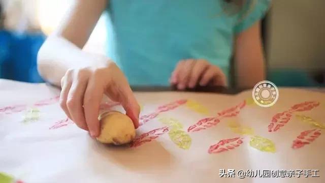 幼儿创意美术花瓣拓印,如何创作一幅优秀的蔬果拓印画
