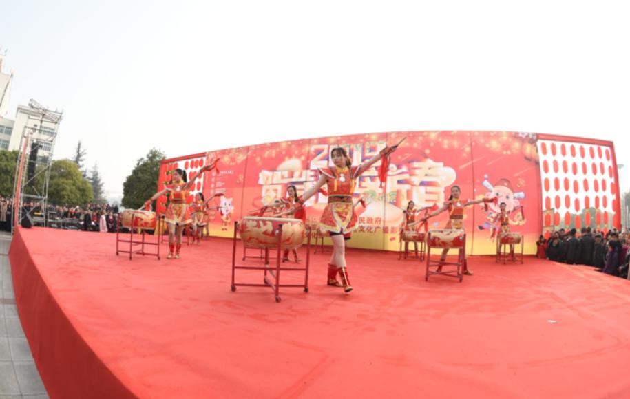 广元市老城小西街嘉陵广场,看看广场有多热闹