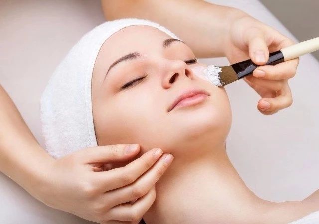 脸上有痘印怎样遮痘不显厚,脸上的痘印用遮瑕怎么遮