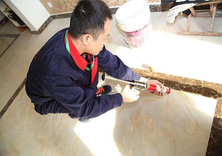 美缝地砖用什么牌子的胶牢固,瓷砖美缝到底是自己做还是请人做