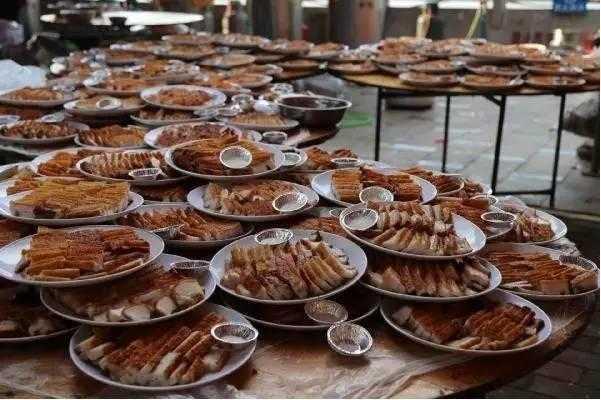 广东特色美食白切鸡,广东菜桌上真的少不了白切鸡吗