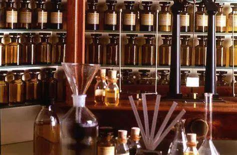 法国香水生产地，香奈儿迪奥诞生于此，两座香水之都有什么来头？