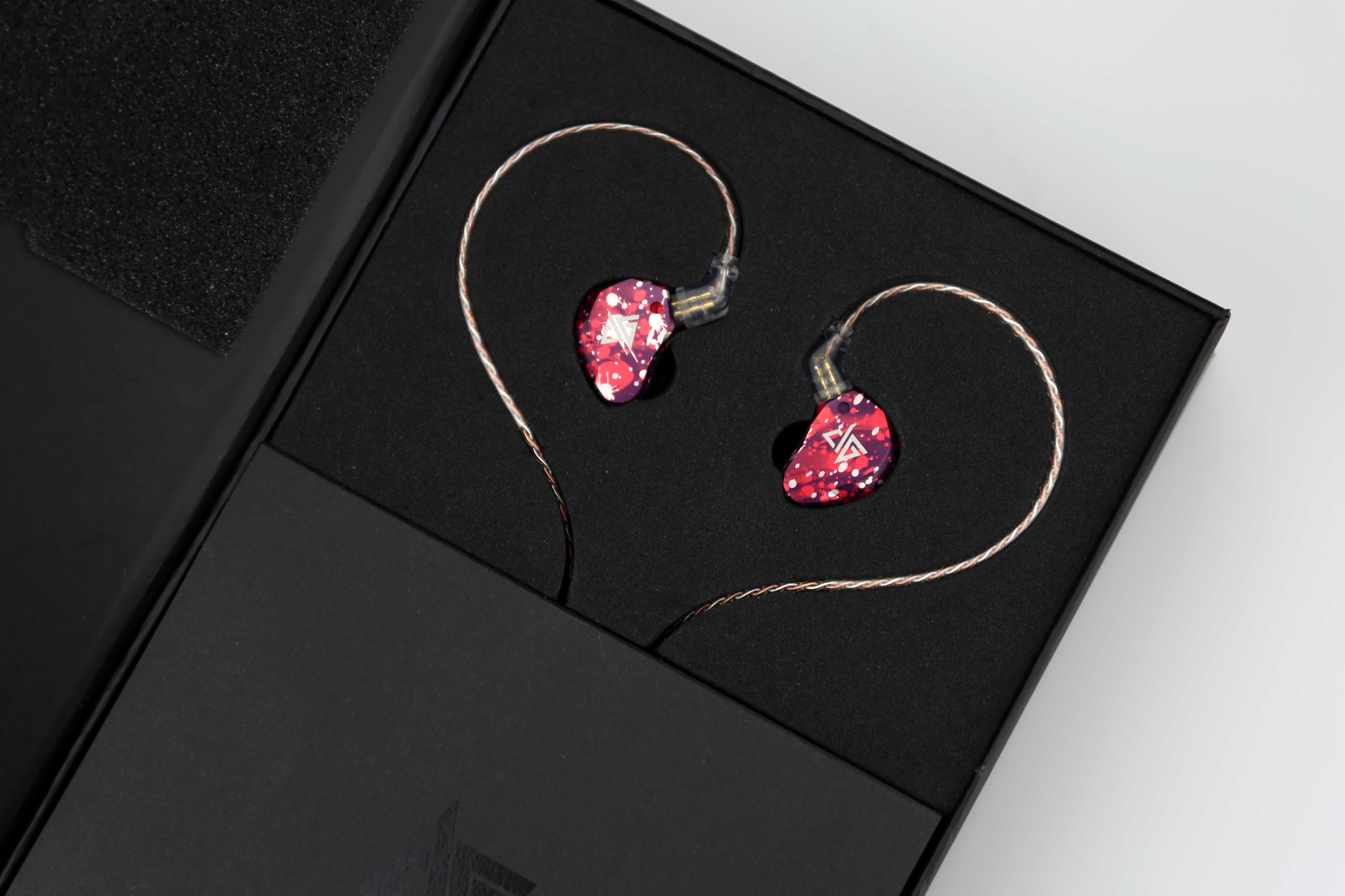 一款外观花里胡哨却敢卖799元的国产耳机,到底硬气在何处?