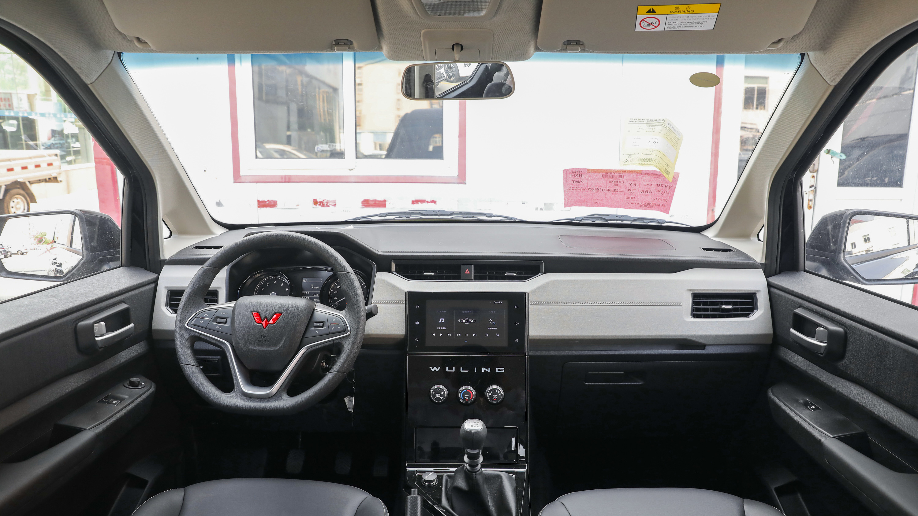 五菱最新款面包车有几款,九座的五菱面包车多少钱一辆