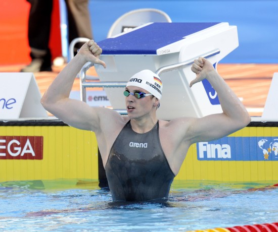 鲨鱼皮泳衣为何强大到被泳联禁用,鲨鱼皮泳衣纪录无法打破