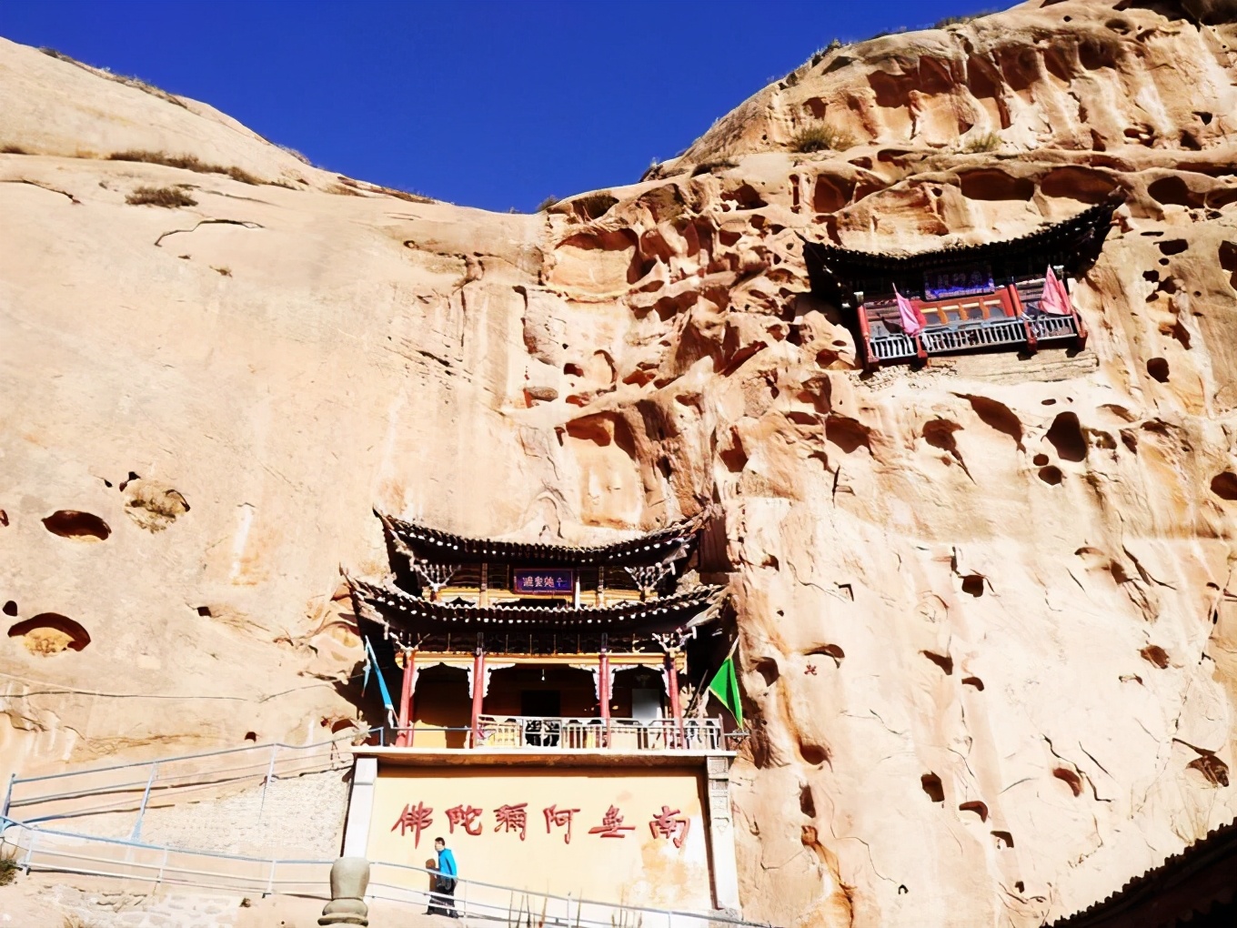 马蹄寺三十三天石窟因何得名,马蹄寺有个三十三天石窟