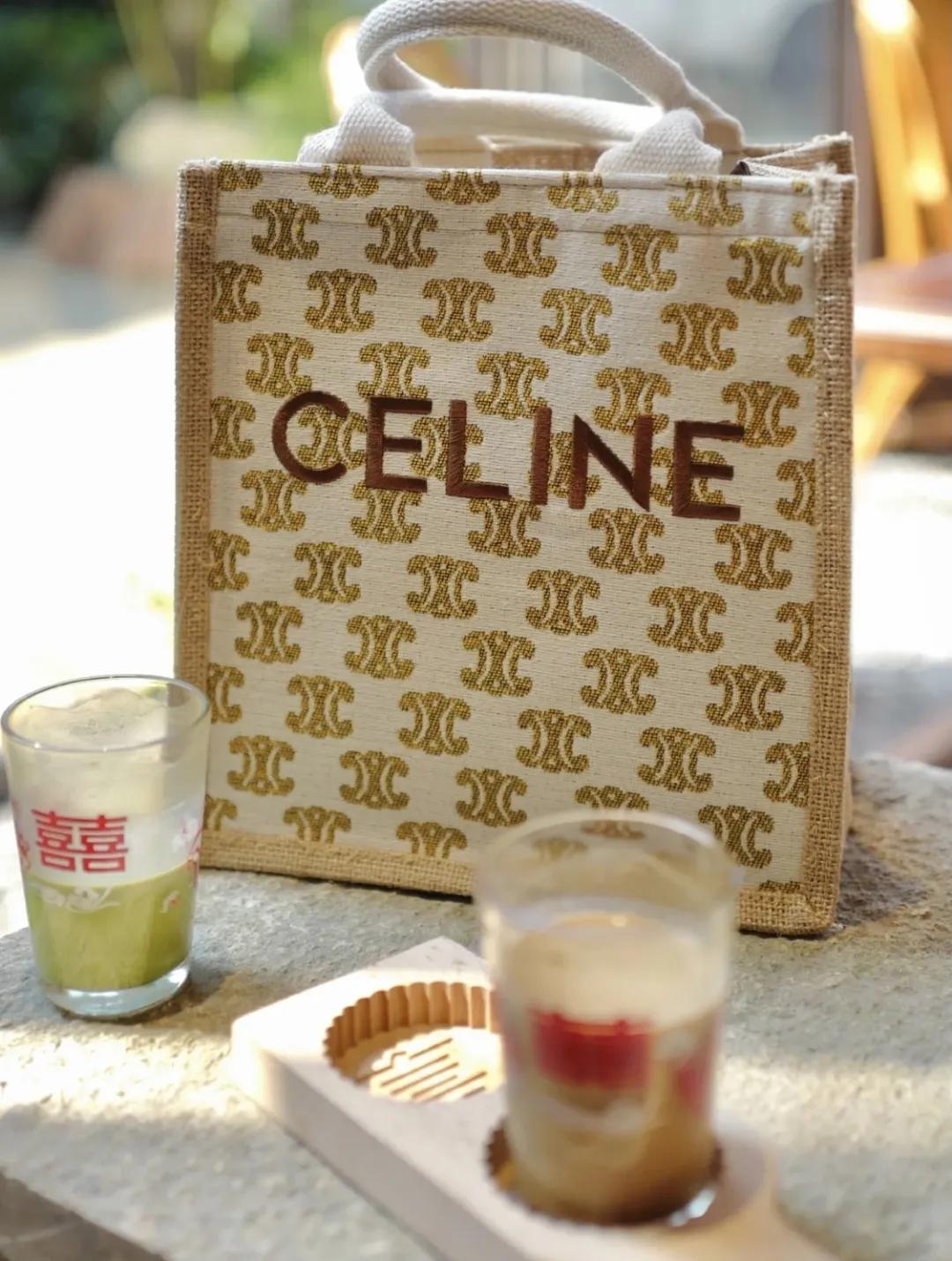 买了一大堆便宜包包,买了一个包回来发现包里有钱