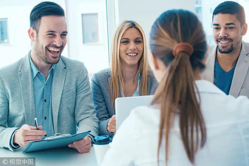 杭州面试官:同学聚会有人炫富,怎么办?90后机智回答当场被录取