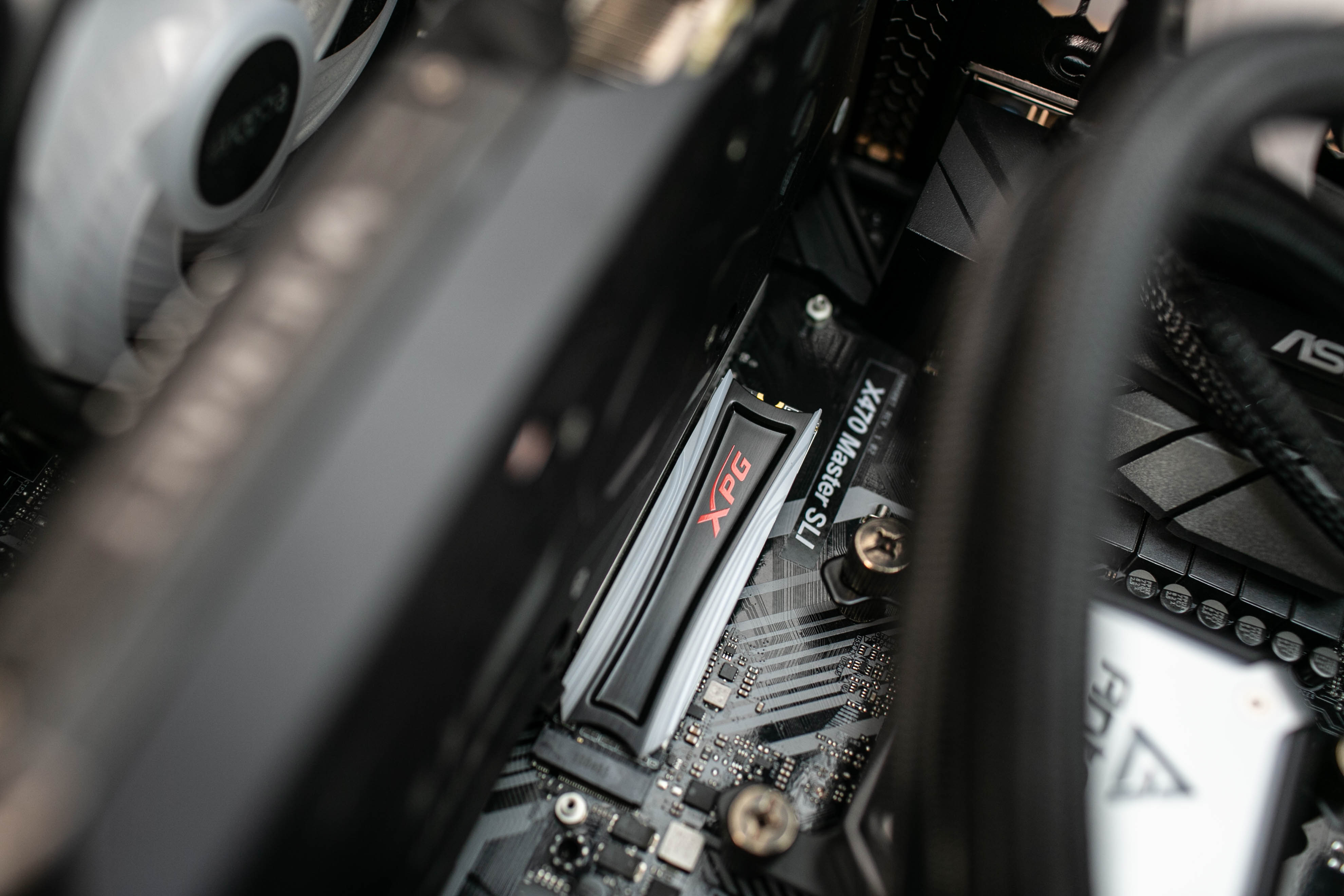 m.2固态硬盘有必要加散热马甲吗,m.2固态硬盘装散热片要撕掉标签吗