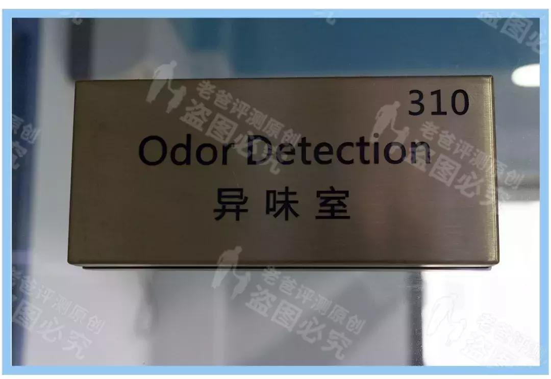 刚买的衣服有味道正常吗,新买的衣服有味道