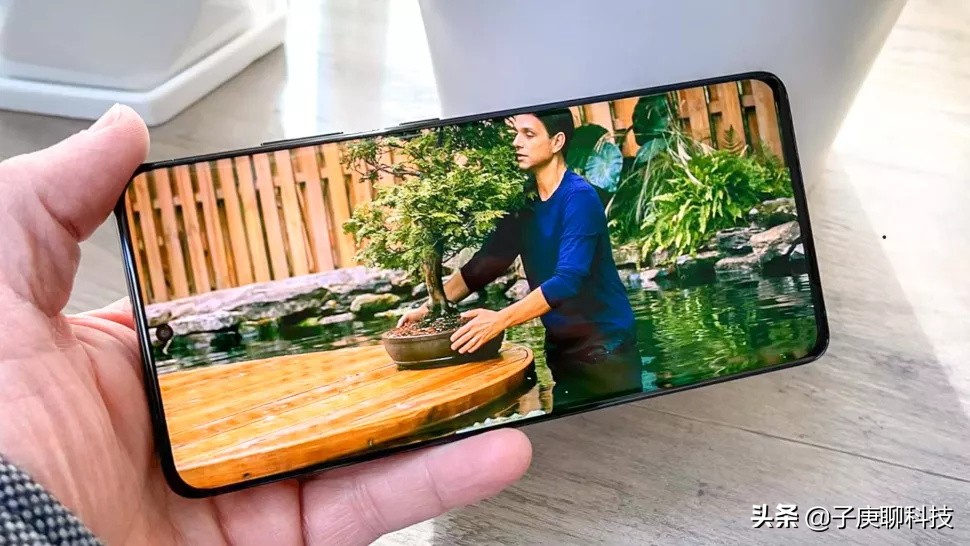 曲面屏手机哪个屏幕比较好,曲面屏手机的优缺点有哪些