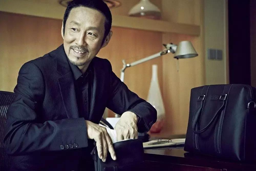 乔布斯、扎克伯格、梁朝伟都爱极简主义，生活越简单，精神越富有