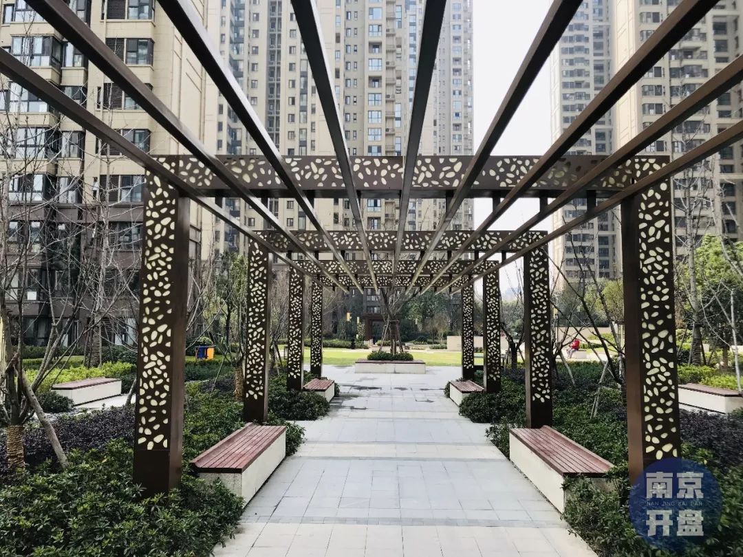 南京虹悦城附近房价,一路之隔房价差2万