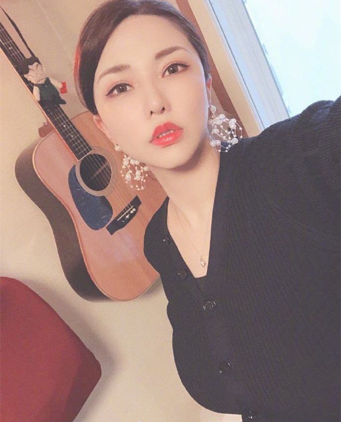 著名女星自曝曾被同行脱裙骚扰，感觉非常恶心，今嫌疑人被开除