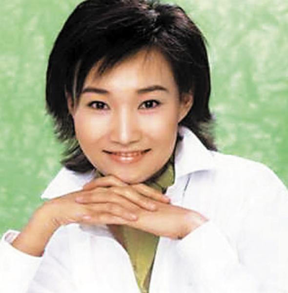 月亮姐姐李梓萌刚强春妮合照,春妮月亮姐姐李梓萌刚强同台