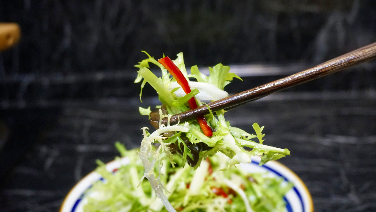 酒店凉拌苦菊花生米的最正宗做法,凉拌苦菊怎么做才好吃