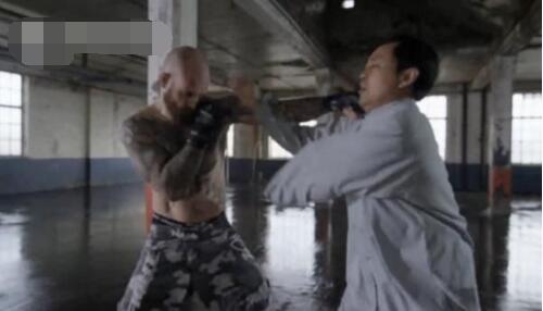 马保国称14岁抡120斤刀，网友：比关羽80斤重，只比李元霸800斤少