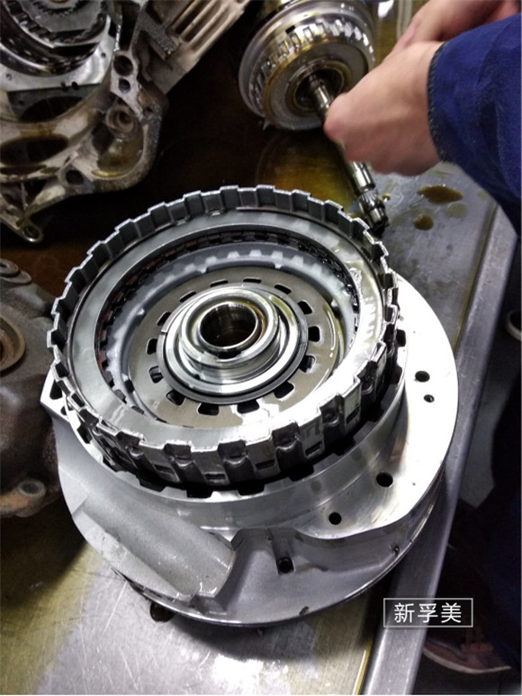 奥迪q3变速箱渗油维修多少钱,奥迪a4l起步变速箱打滑