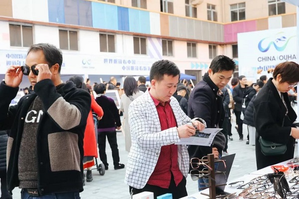 “镜”相绽放聚人气，只争朝夕创品牌