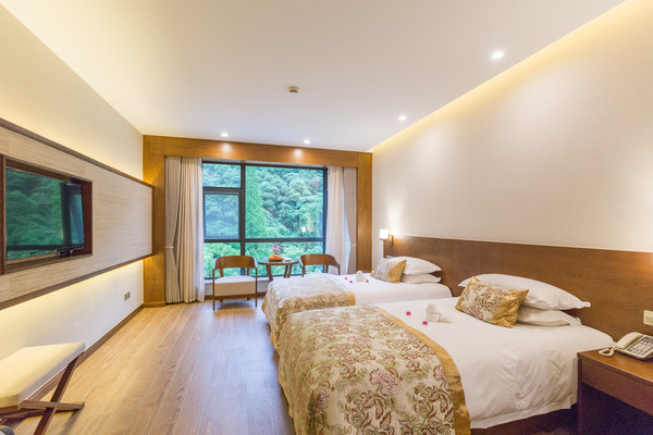 深藏在森林之中的温泉酒店,周末度假的好地方