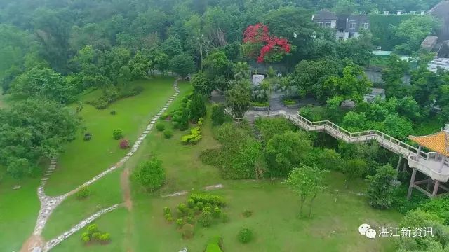 蓝天白云湖面碧波荡漾天然氧吧,湖光岩大自然天然氧吧